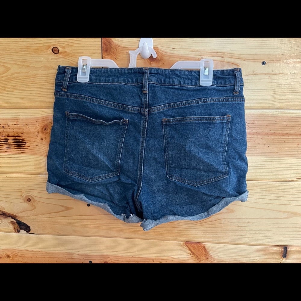 Shorts - Picture 2 of 3